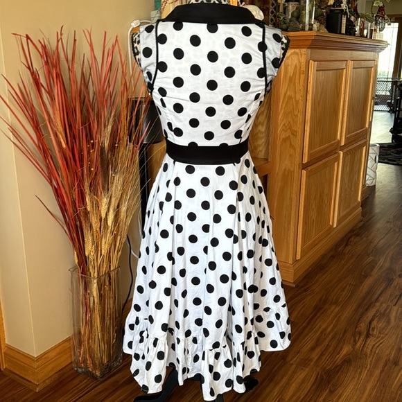 Hearts & Roses Retro Clothing - Picture 5 of 9